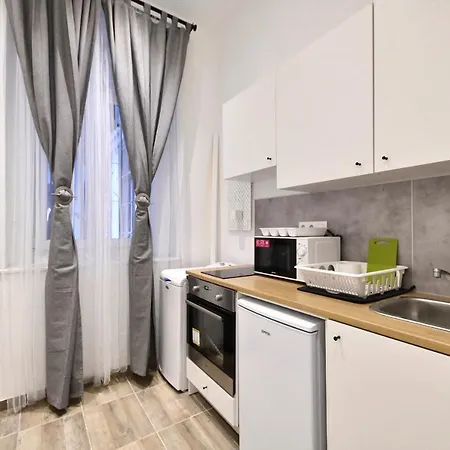 Cosy Flat In Rottenbiller Str,chocolate Apartamento Budapest